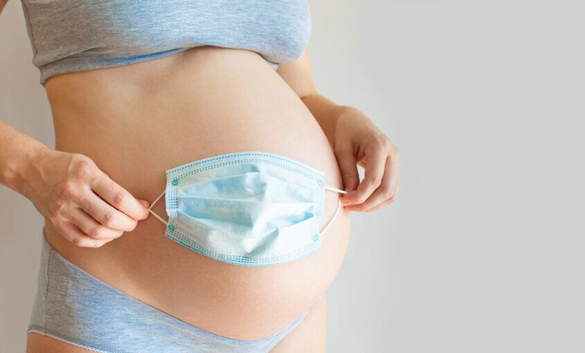 Lo que las mujeres embarazadas con presión alta necesitan saber sobre  COVID-19